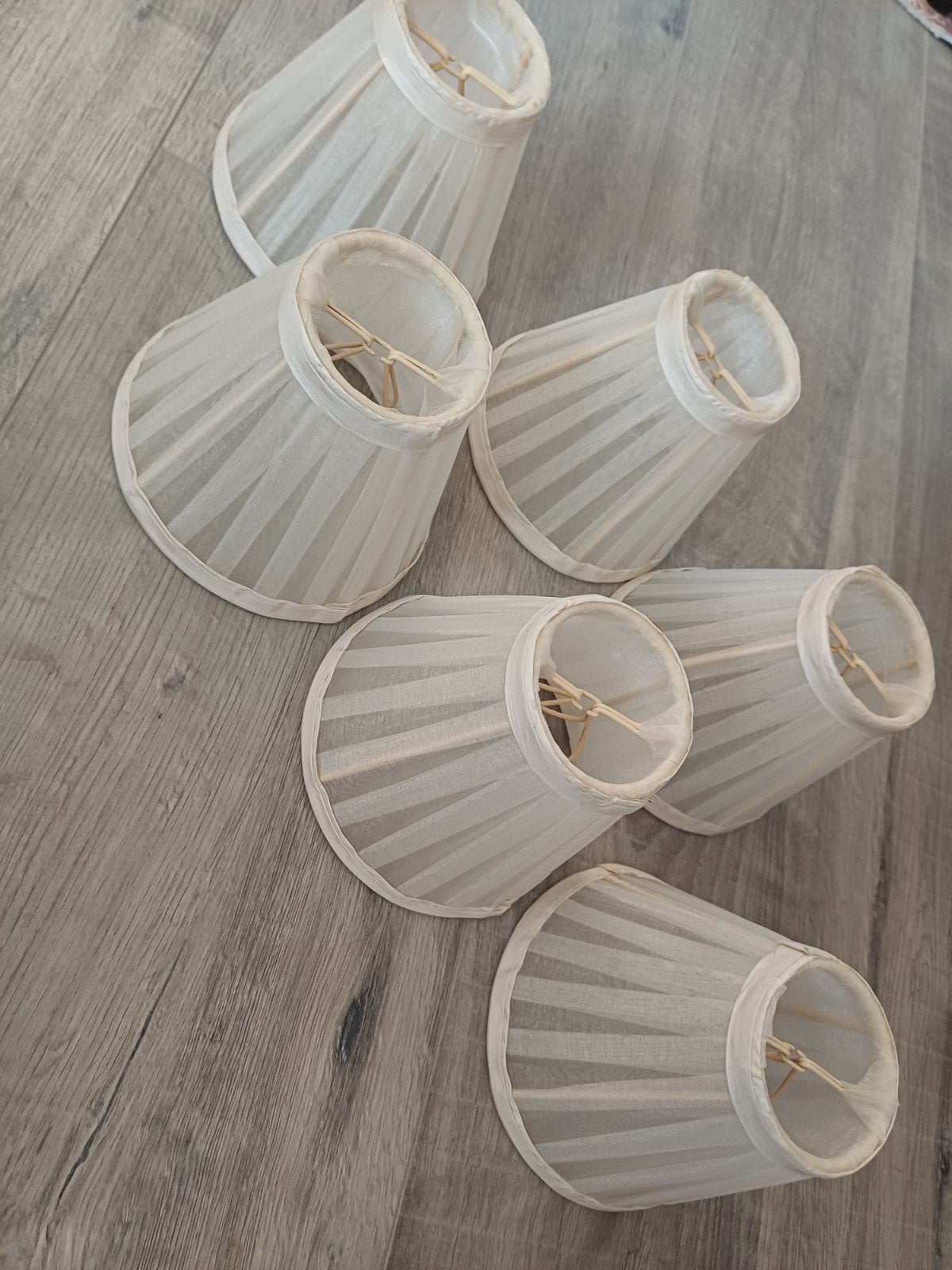 6 parelmoer kleur kapjes,je zet ze zo op een lampje, Ophalen, Beige