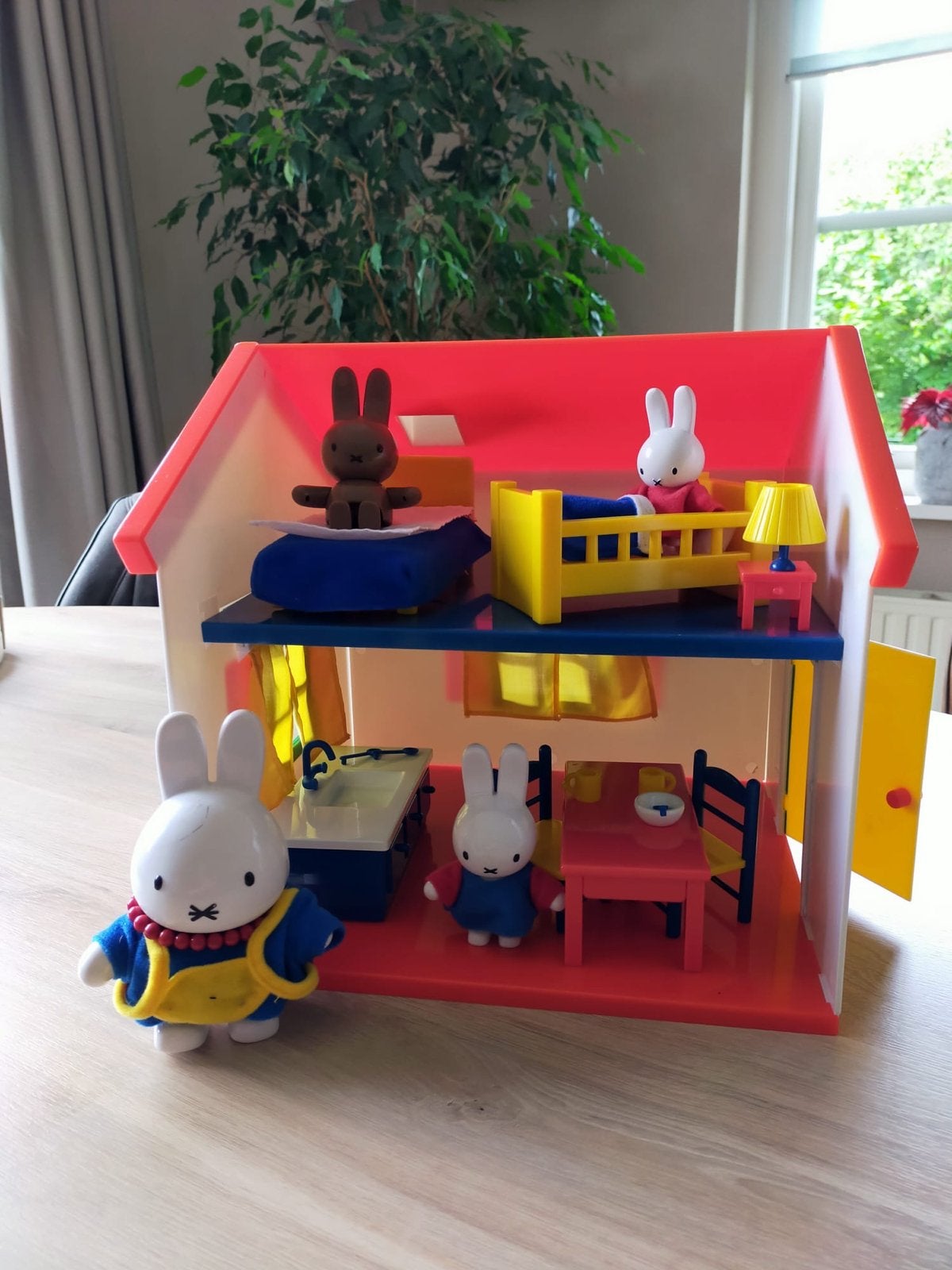 Vintage Nijntje/Miffy poppenhuis met Meubels en figuren, Ophalen, Zo goed als nieuw, Poppenhuis