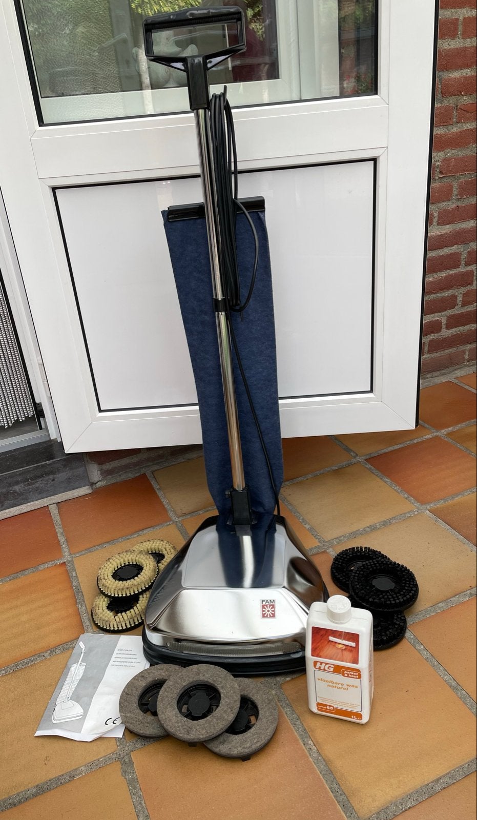 Vloerreiniger met diverse borstels en HG vloeibare was, Gebruikt, Ophalen of Verzenden, Vloerreiniger, Reservoir
