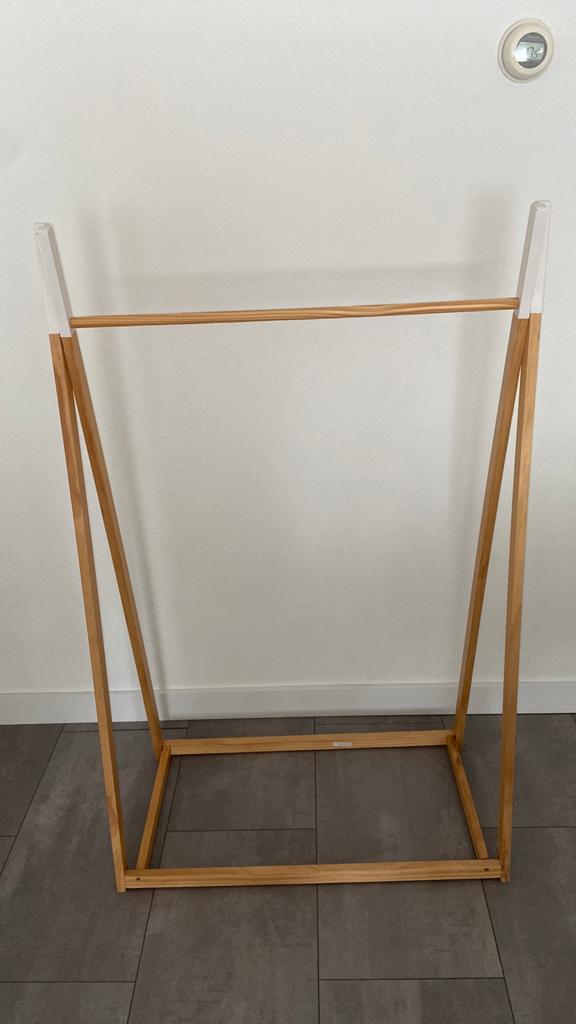 Nette Baby/kinder kledingrek, Ophalen of Verzenden, Zo goed als nieuw, Kunststof, Minder dan 50 cm
