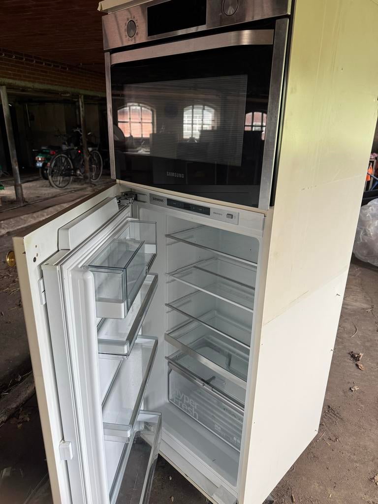 Siemens Koelkast met Samsung Oven - Inbouwcombinatie, Ophalen, 150 tot 200 liter, 60 cm of meer, 160 cm of meer