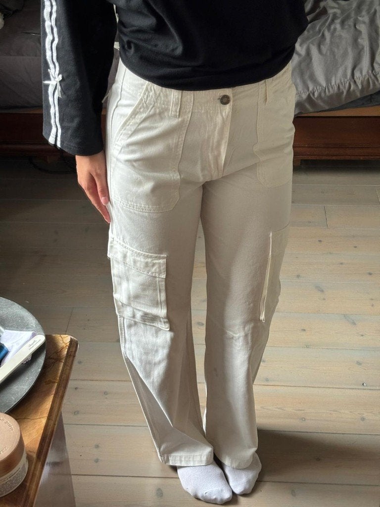 Witte cargo jeans van Stradivarius, Kleding | Dames, Wit, Ophalen of Verzenden, Zo goed als nieuw, W30 - W32 (confectie 38/40)