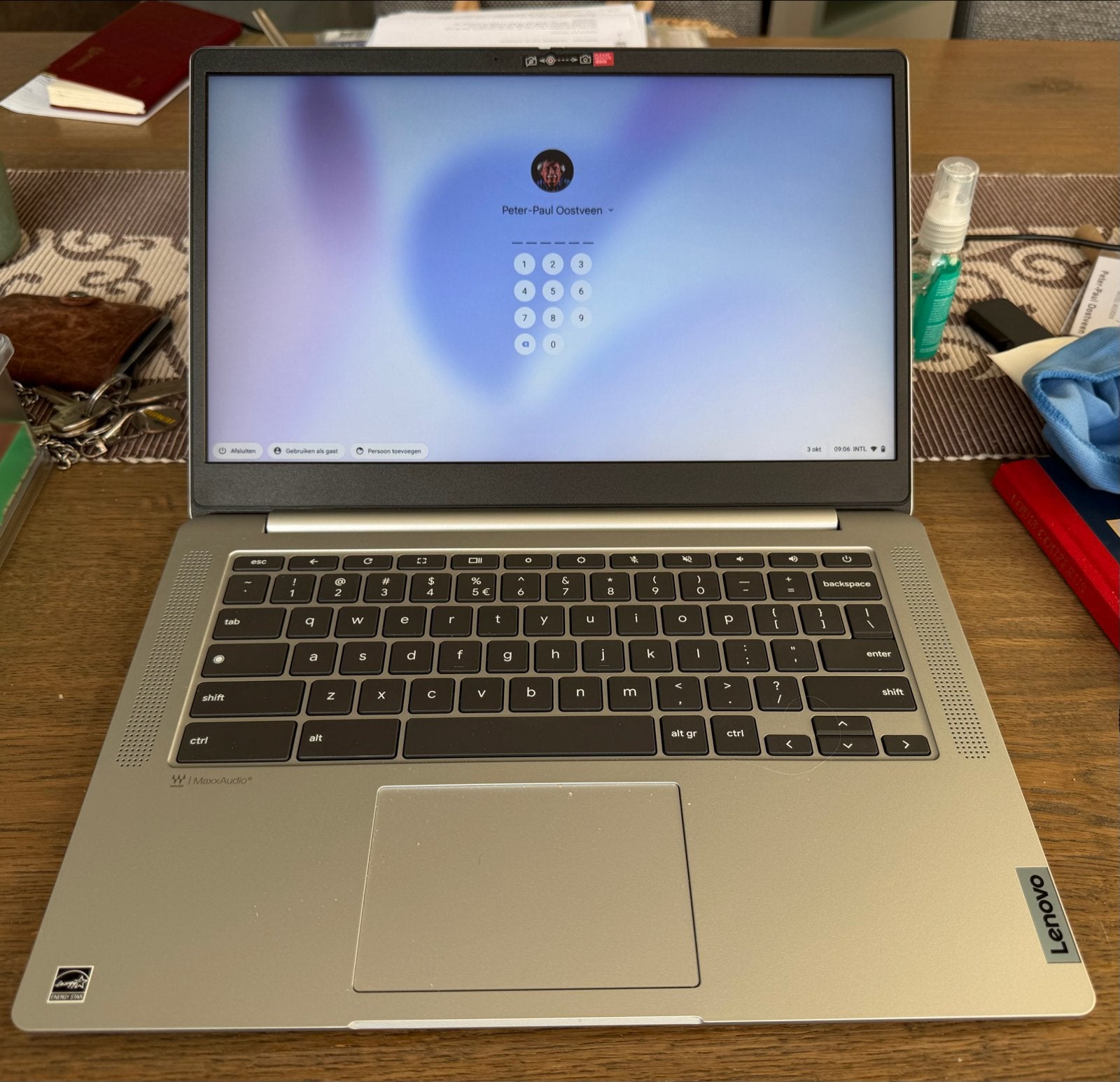 Foto 4 van Lenovo IdeaPad Slim 3 Chromebook 14M868 - Zo goed als nieuw
