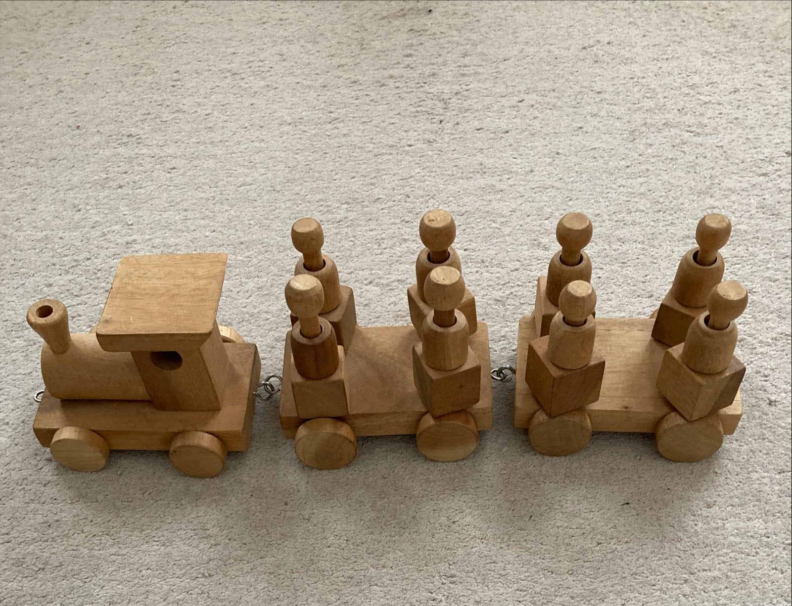 Houten speelgoed: trein en kraanwagen, Kinderen en Baby's, Speelgoed | Houten speelgoed, Ophalen of Verzenden, Zo goed als nieuw