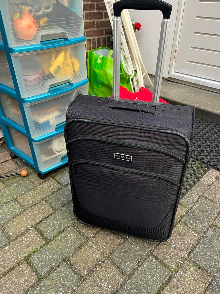 Spilbergen Zwarte Koffer met Wieltjes en Uitschuifbare Handg, Overige materialen, 50 tot 60 cm, Ophalen of Verzenden, Zo goed als nieuw