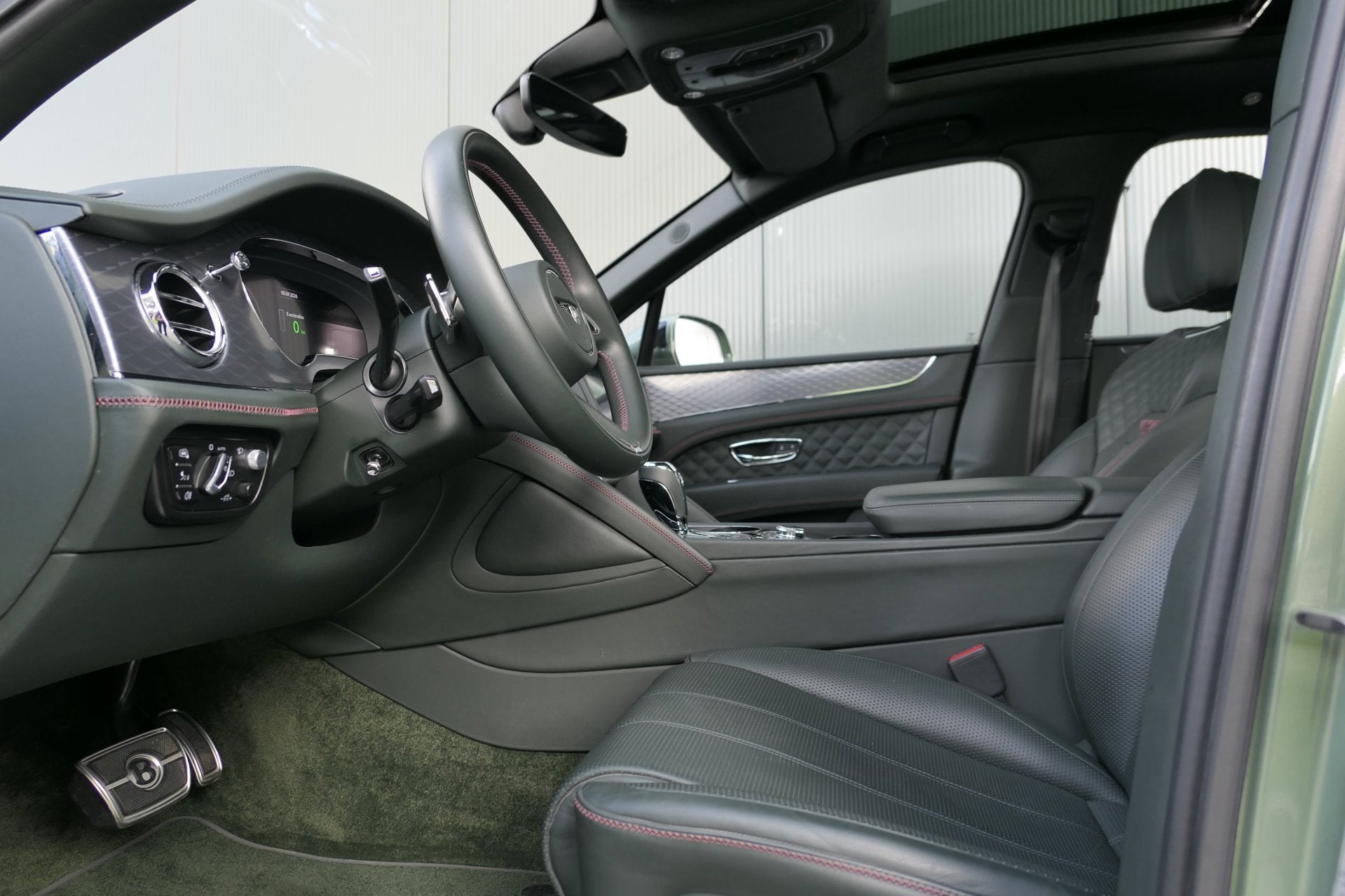 Bentley Bentayga 3.0 V6 Hybrid Org NL Carbon NAIM Massage Pa, Auto's, Automaat, Bentayga, Gebruikt, 2995 cc