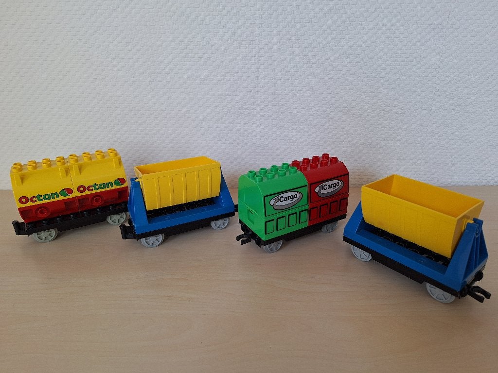 Duplo: 8 x wagon, 2 verschillende foto's treinwagons, wagons, Gebruikt, Overige thema's, Ophalen of Verzenden, Duplo