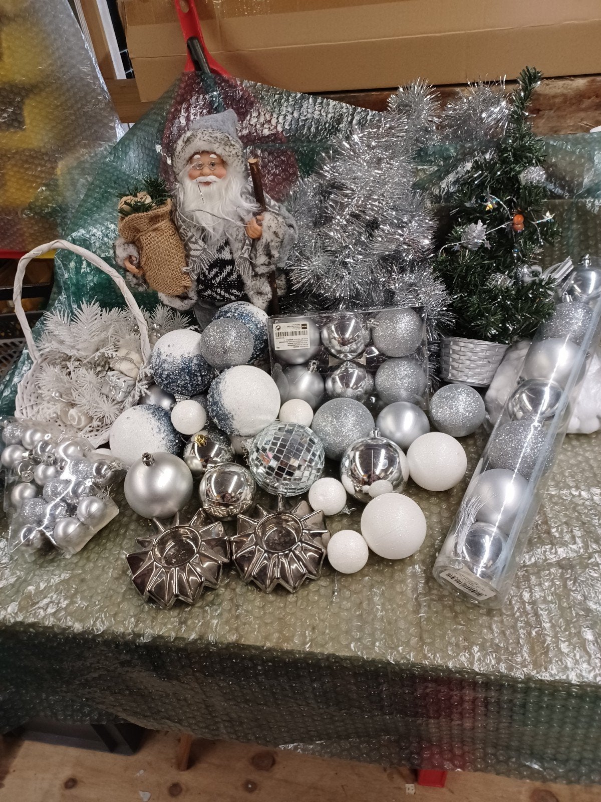 Zilveren kerst artikelen, Ophalen