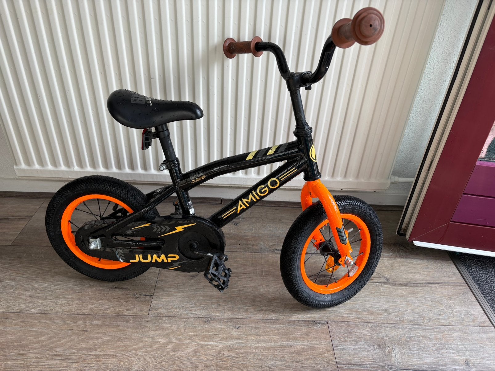 Amigo jump kinder fiets,  12inch., Fietsen en Brommers, Ophalen, Gebruikt, Terugtraprem, Minder dan 16 inch