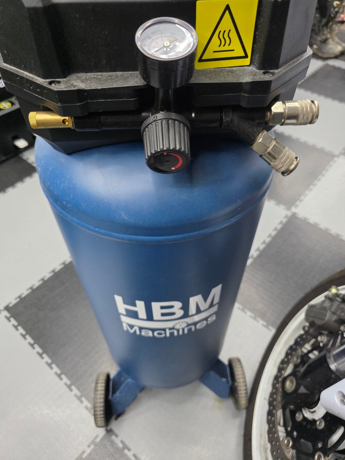 HBM 50 liter Compressor, Doe-het-zelf en Verbouw, Ophalen, Mobiel, 6 tot 10 bar, Zo goed als nieuw