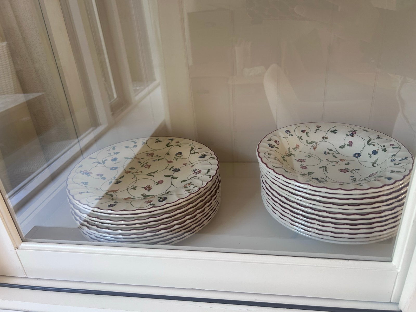 Uitgebreid servies met bloemmotief - Vintage stijl, Ophalen, Gebruikt, Overige merken, Keramiek