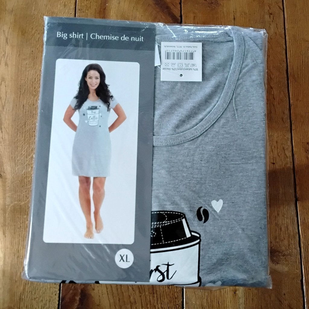Nachthemd - bigshirt - grijs - gedecoreerd met koffiebeker e, Ophalen of Verzenden, Nieuw, Maat 46/48 (XL) of groter