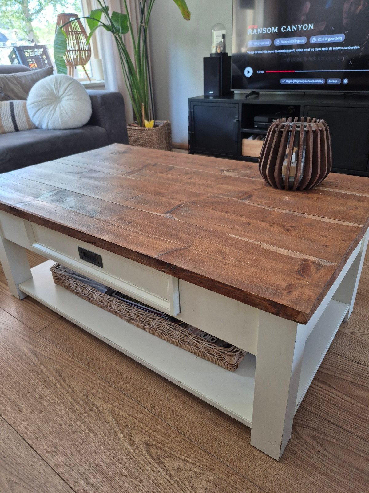 salontafel met riviera maison mand, Huis en Inrichting, Tafels | Salontafels, Ophalen, Gebruikt, 100 tot 150 cm, 50 tot 100 cm
