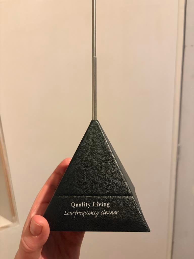 Low frequency cleaner piramide, Hobby en Vrije tijd, Overige Hobby en Vrije tijd, Ophalen of Verzenden, Zo goed als nieuw