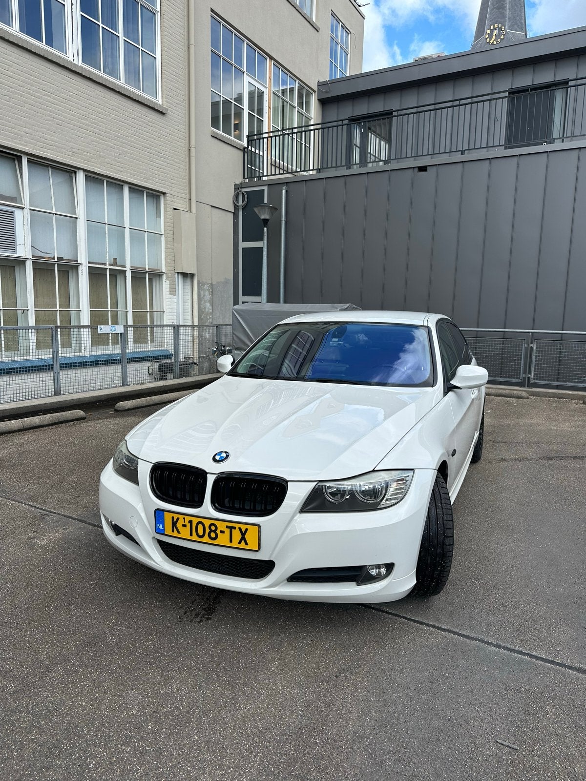 BMW 3-Serie 2.0 I 318 AUT 2010 Wit, Auto's, Automaat, 1995 cc, Wit, 1365 kg