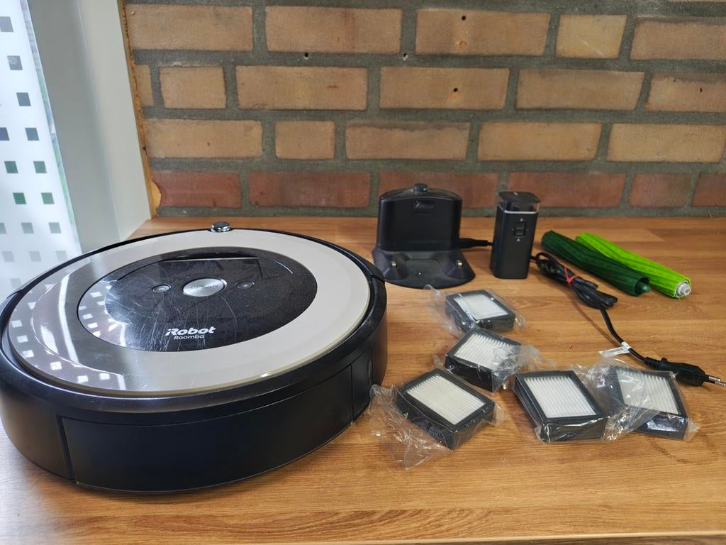 iRobot Roomba e5 Robotstofzuiger met accessoires, Ophalen, Gebruikt, Reservoir, Robotstofzuiger