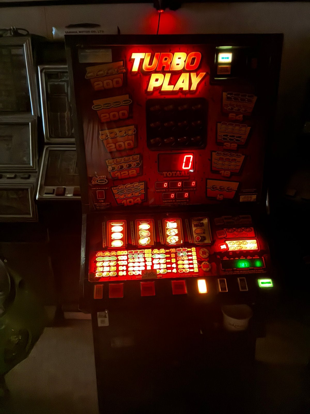 Turbo Play (barcrest), Euro, Ophalen, Gebruikt, Met sleutels