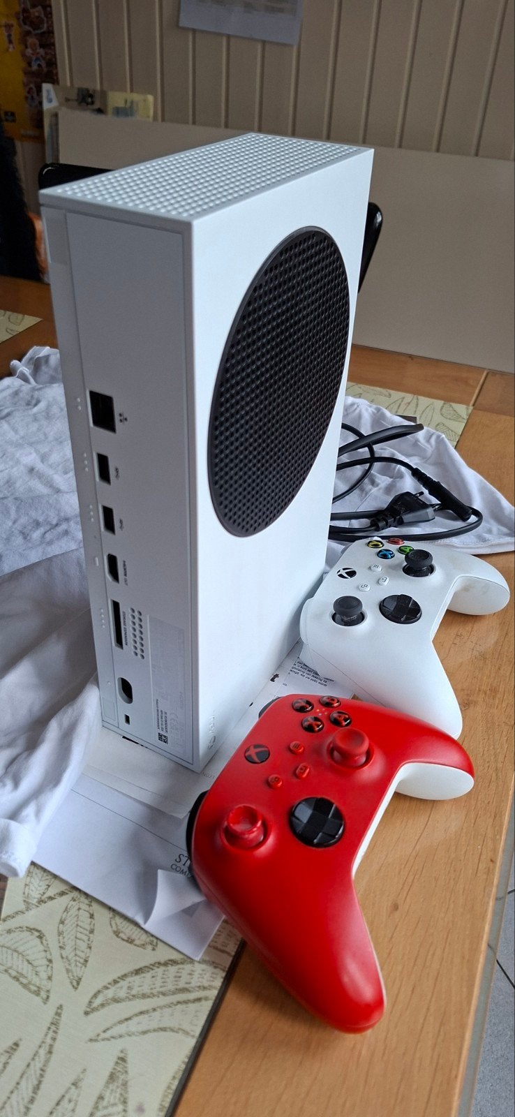 Xbox Series S - Wit - Inclusief rode en witte controller, Ophalen, Zo goed als nieuw