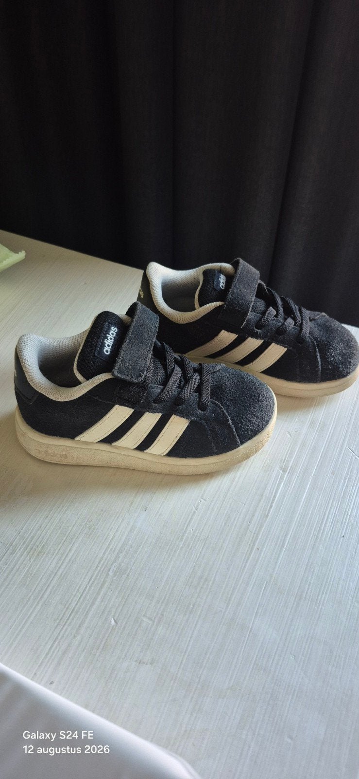 Adidas schoenen maat 25, Ophalen