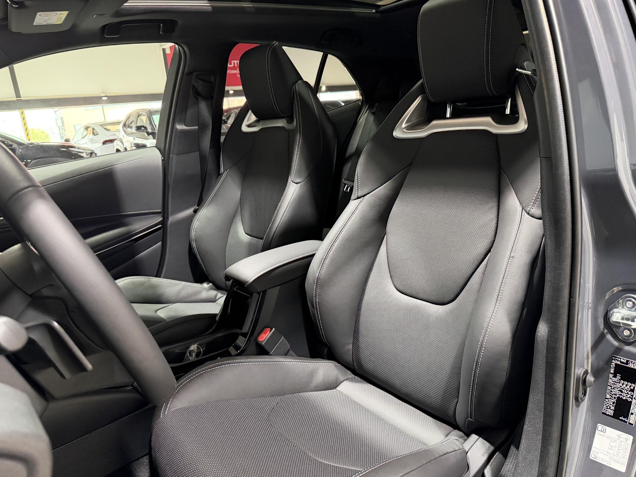 Foto 3 van Toyota Corolla Hybrid 180 Executive VOORRAAD , €4.100 VOOR