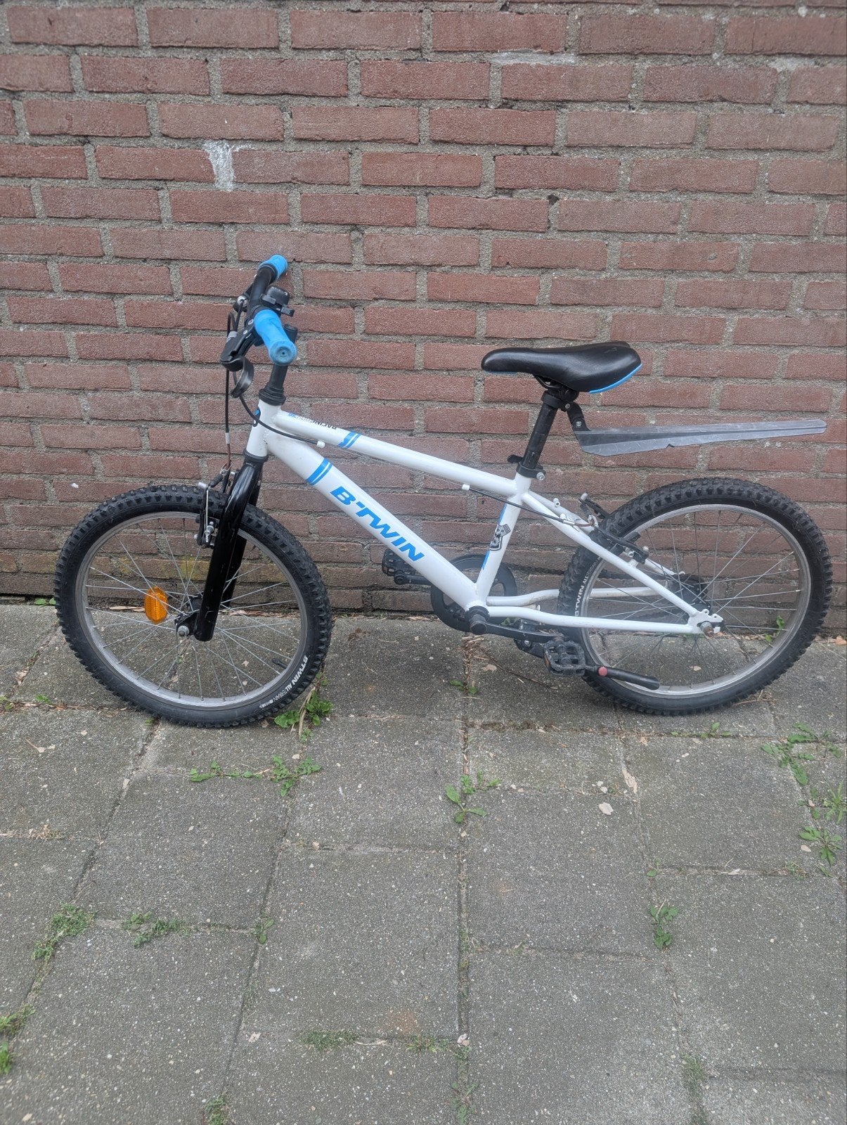 Jongensfiets B'Twin 20 inch - Wit/Blauw, Fietsen en Brommers, Fietsen | Heren | Herenfietsen, Gebruikt, Velgrem, Minder dan 49 cm