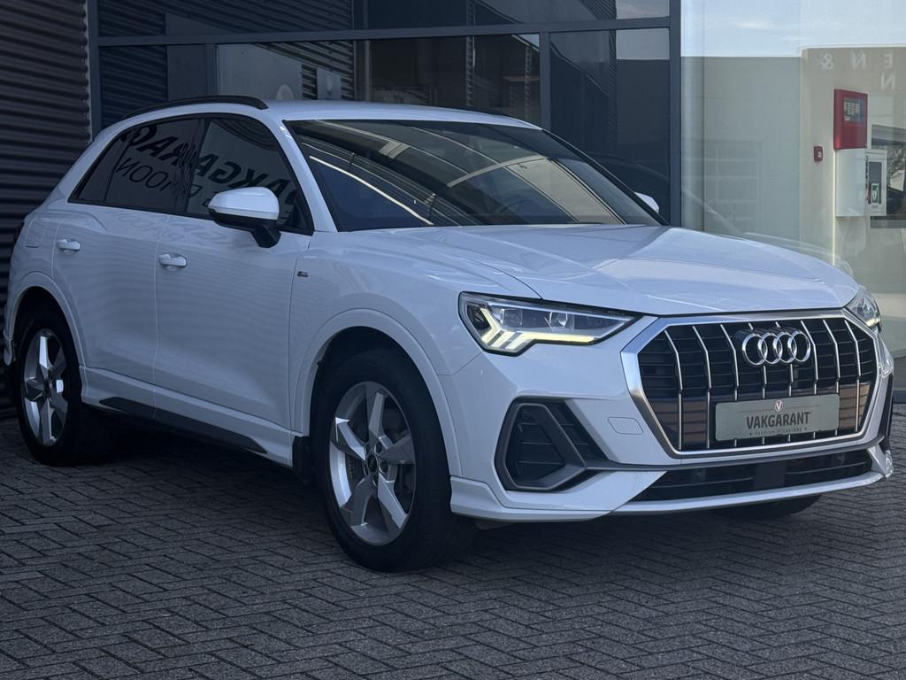Audi Q3 45 TFSI e 2x S-LINE PHEV NAVI/CAMERA,LED (bj 2021), 12 maanden, Zwart, Leder en Stof, Wit