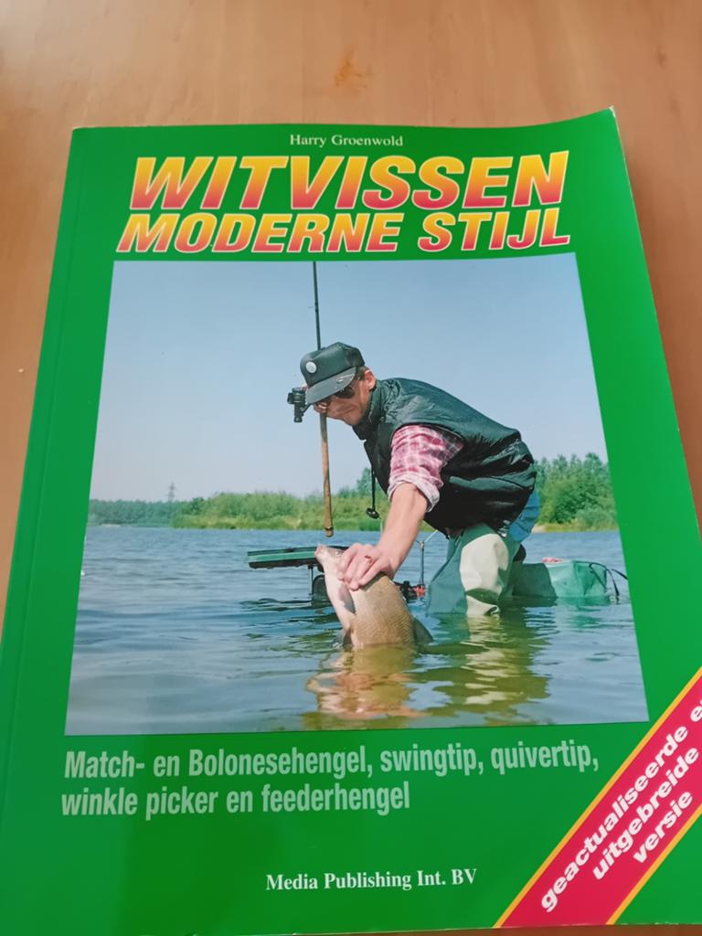 Witvissen Moderne Stijl - Hengelsport Boek 1990, Boeken, Fantasy, Gelezen, Ophalen of Verzenden