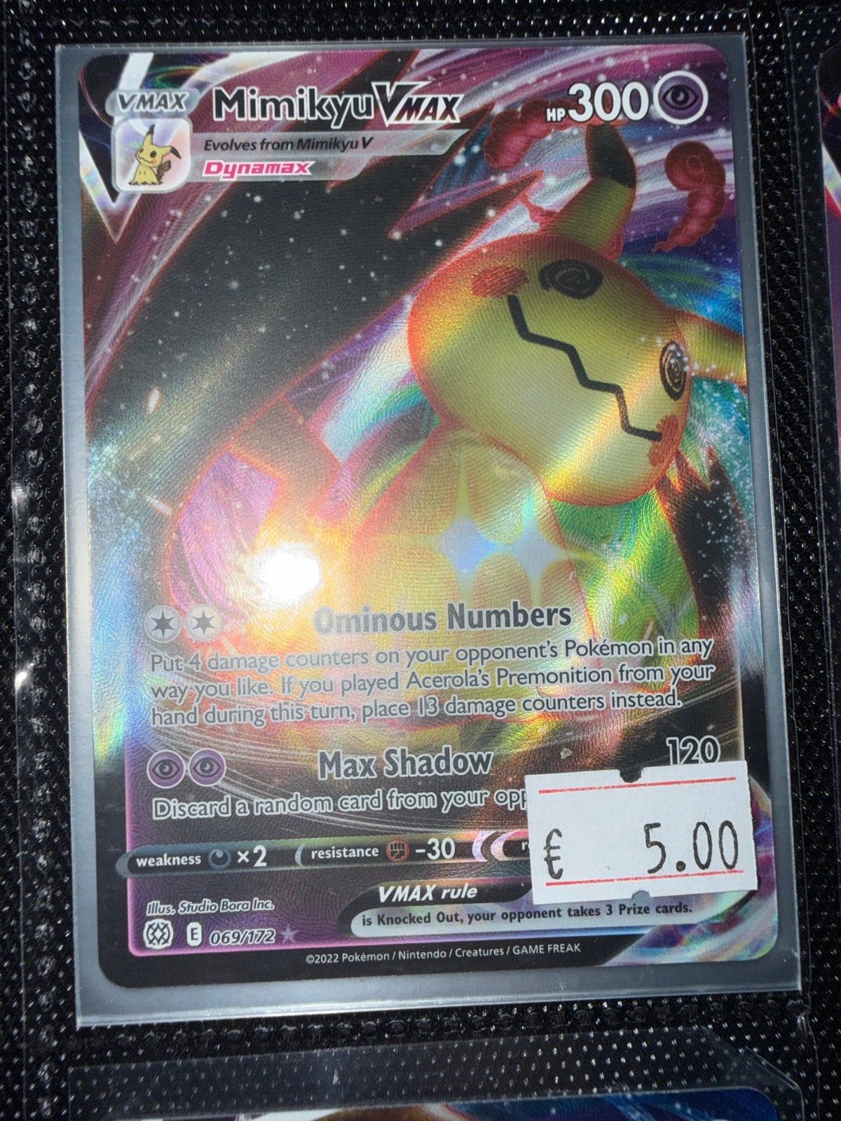 Pokémon Kaart Mimikyu VMAX 069/172 Foil, Hobby en Vrije tijd, Ophalen of Verzenden, Zo goed als nieuw, Losse kaart, Foil