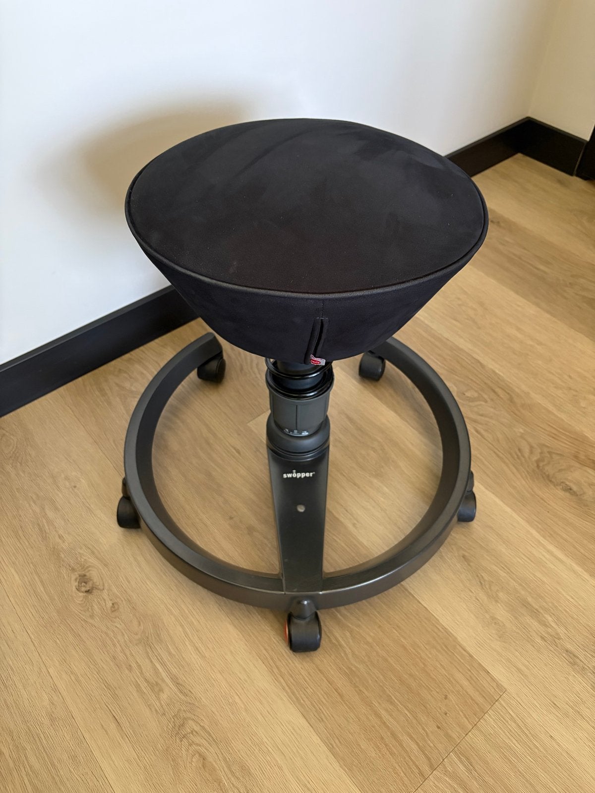Swopper Ergonomische Kruk - Zwart, Ophalen, Zwart, Zo goed als nieuw, Bureaukruk