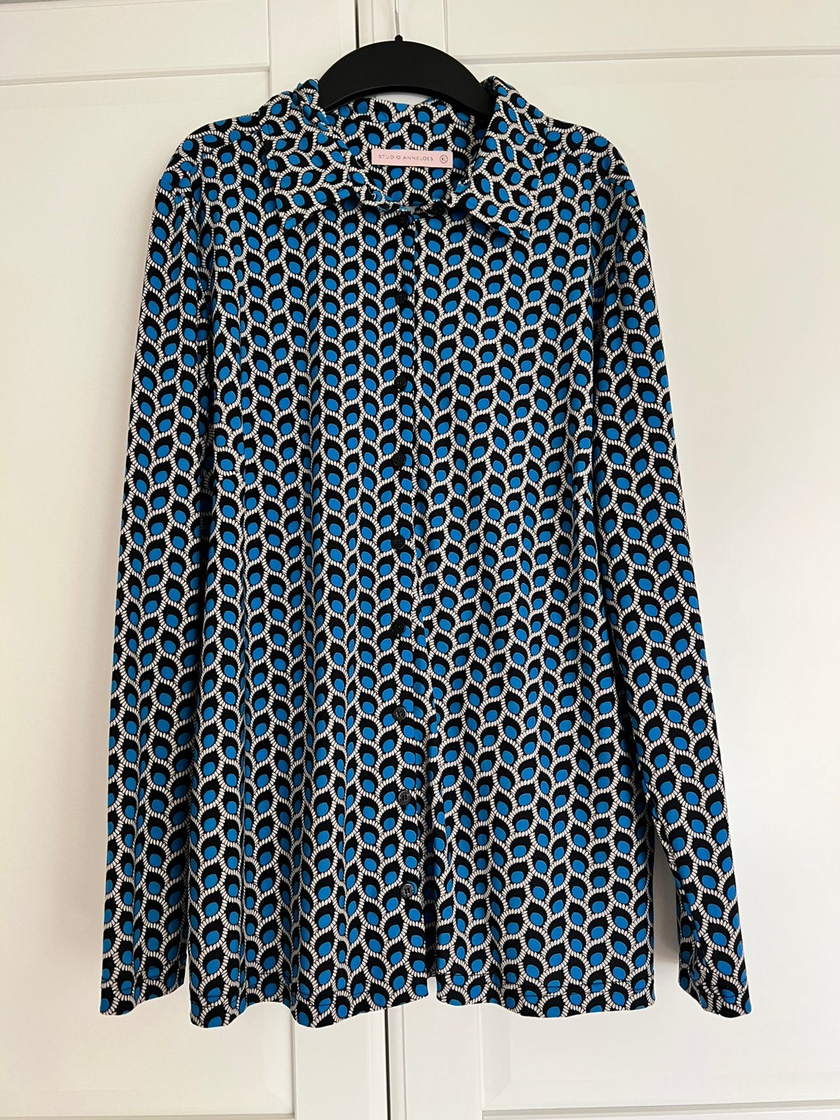Studio anneloes poppy bird blouse  XL kobalt/zwart travel, Kleding | Dames, Blouses en Tunieken, Zwart, Maat 46/48 (XL) of groter