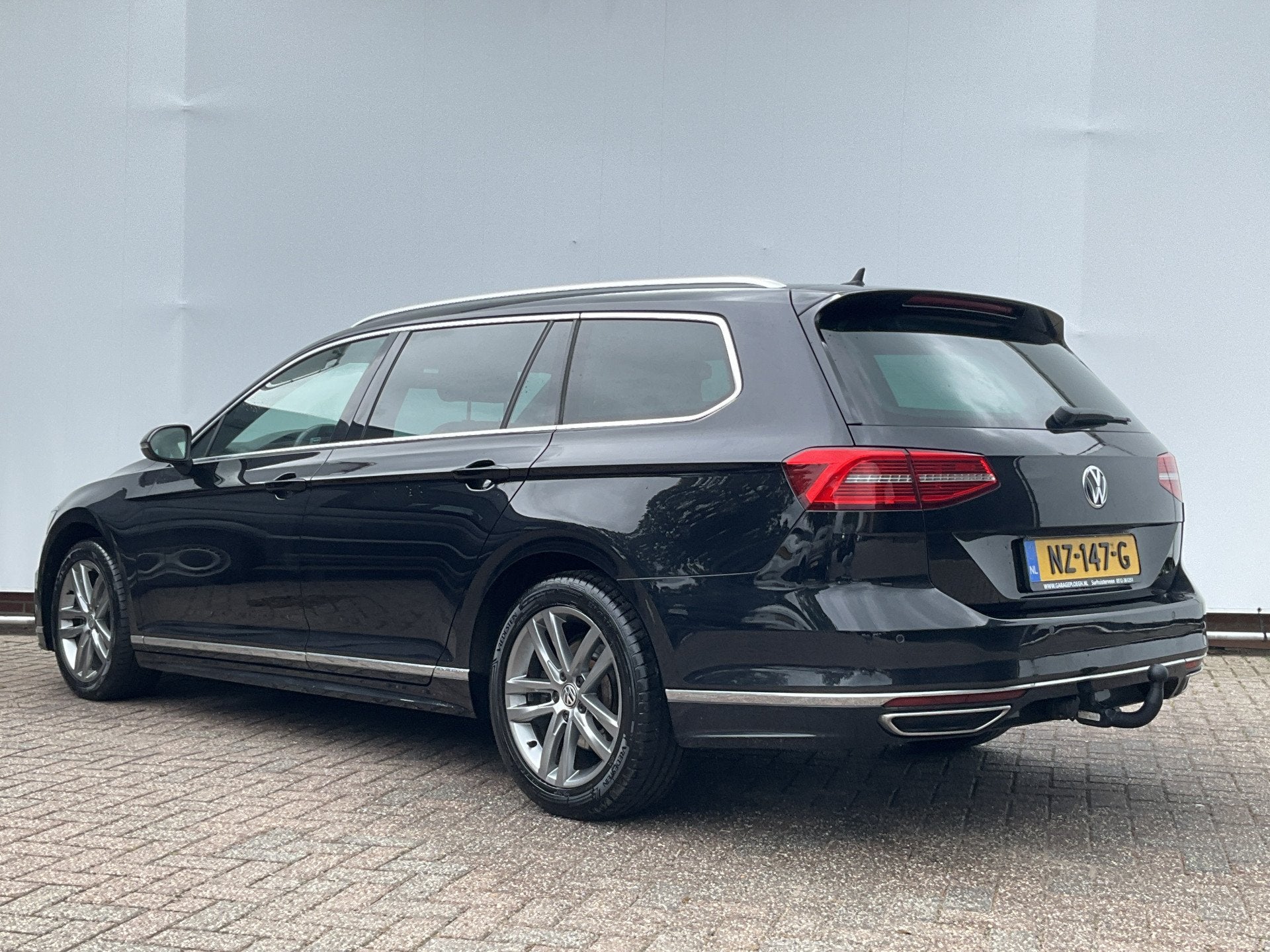 Volkswagen Passat Variant 1.6 TDI Highline R-Line Automaat T, Auto's, Gebruikt, Euro 6, 4 cilinders, Zwart
