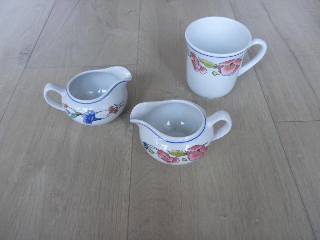 Beker en 2 melkkannetjes, alpine meadow., Huis en Inrichting, Keuken | Servies, Overige typen, Ophalen of Verzenden, Zo goed als nieuw