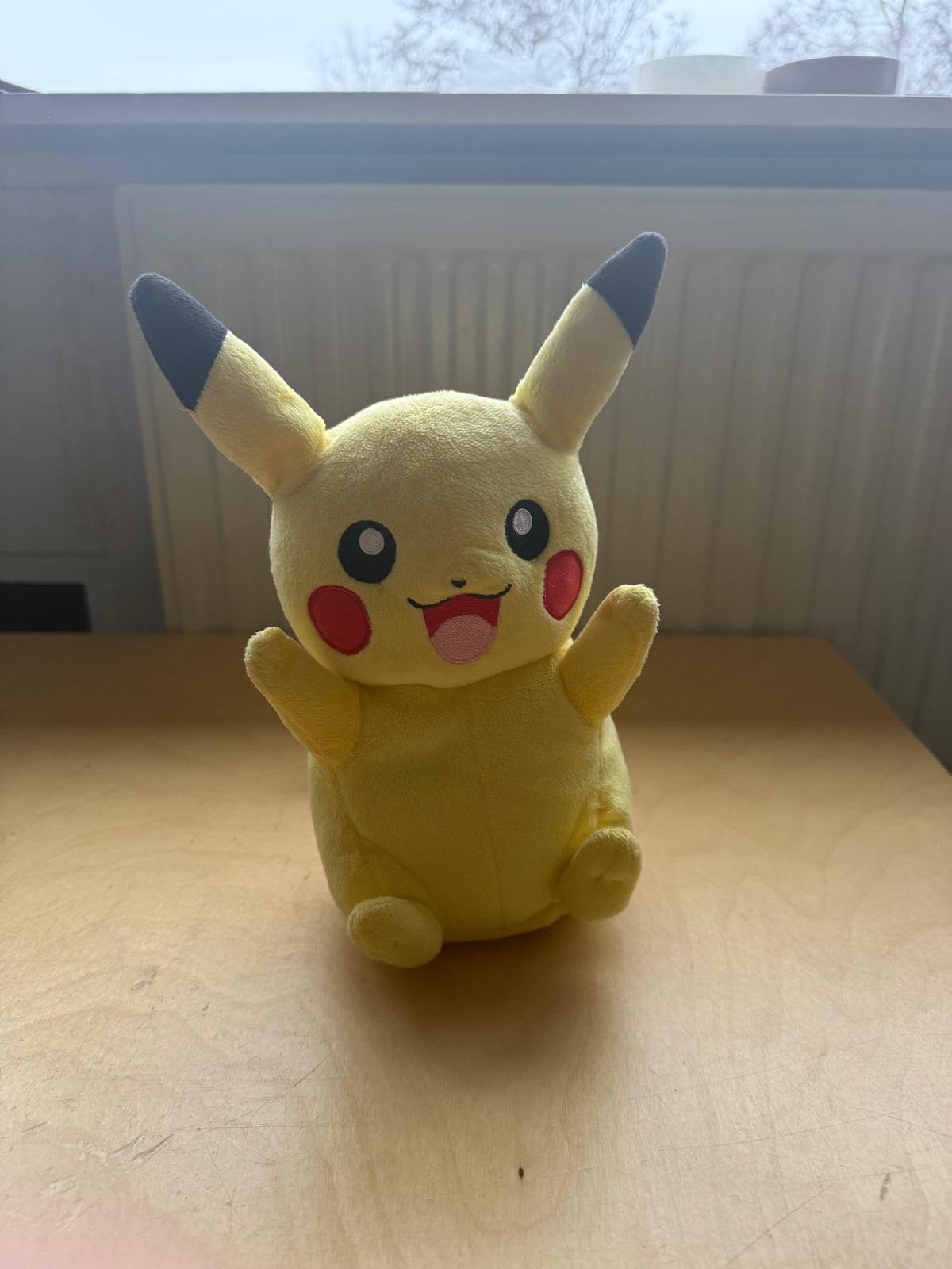 Leuke Pikachu knuffel - Zo goed als nieuw, Overige merken, Geel, Overige typen, Ophalen of Verzenden