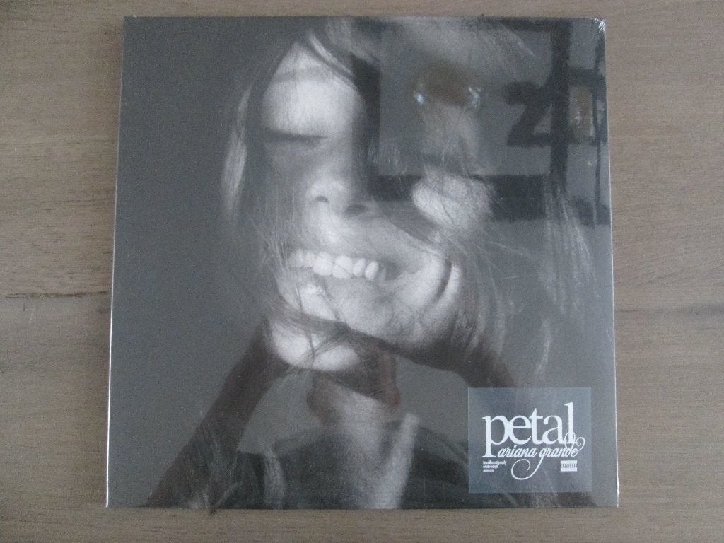 Ariana Grande "Petal" White LP, LP, Verzenden, Overige genres, Fotohoes