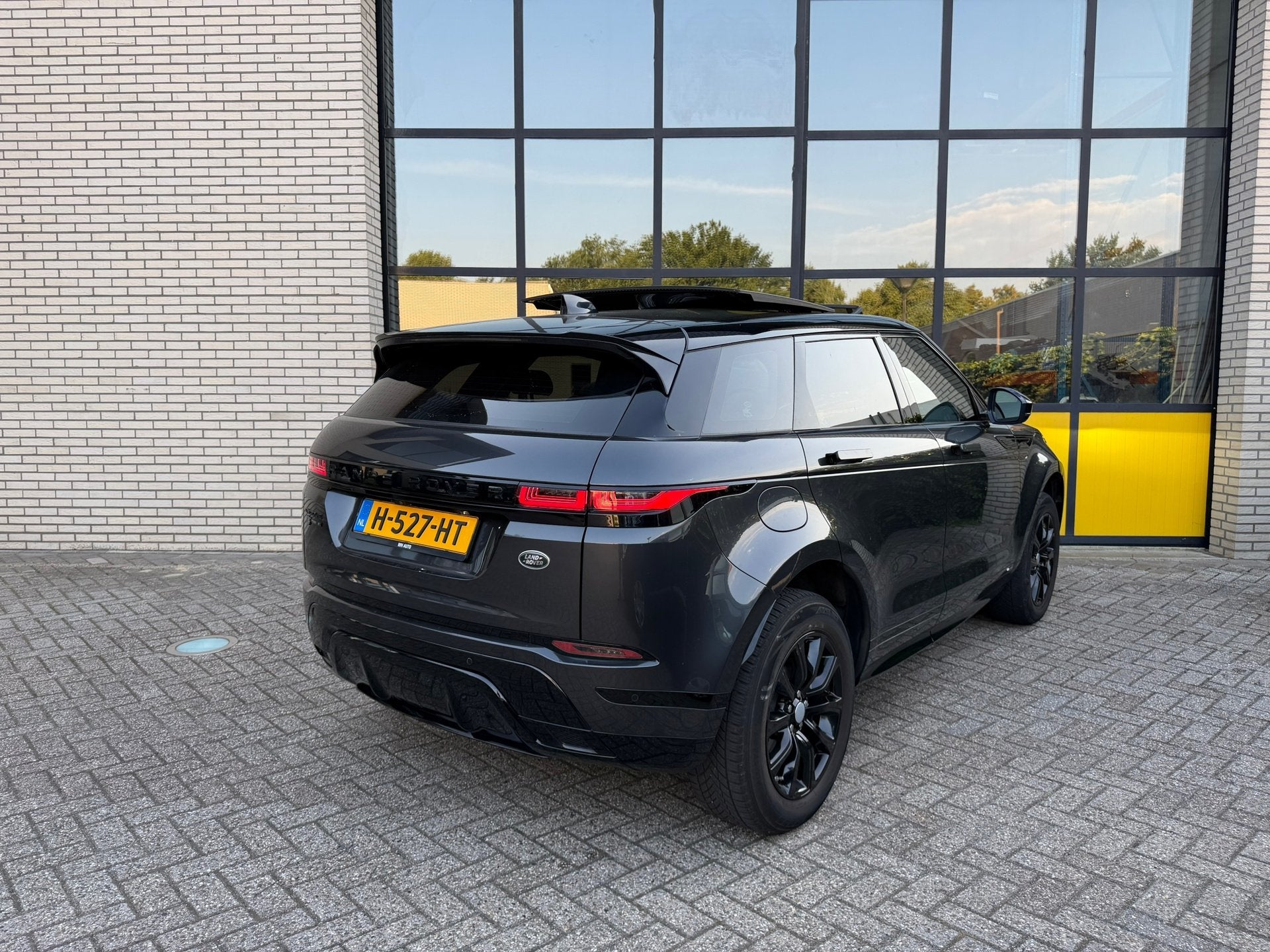 Land Rover Range Rover Evoque 2.0 P200 AWD R-Dynamic, Schuif, Auto's, Land Rover, 1800 kg, 4 cilinders, Automatische klimaatregeling