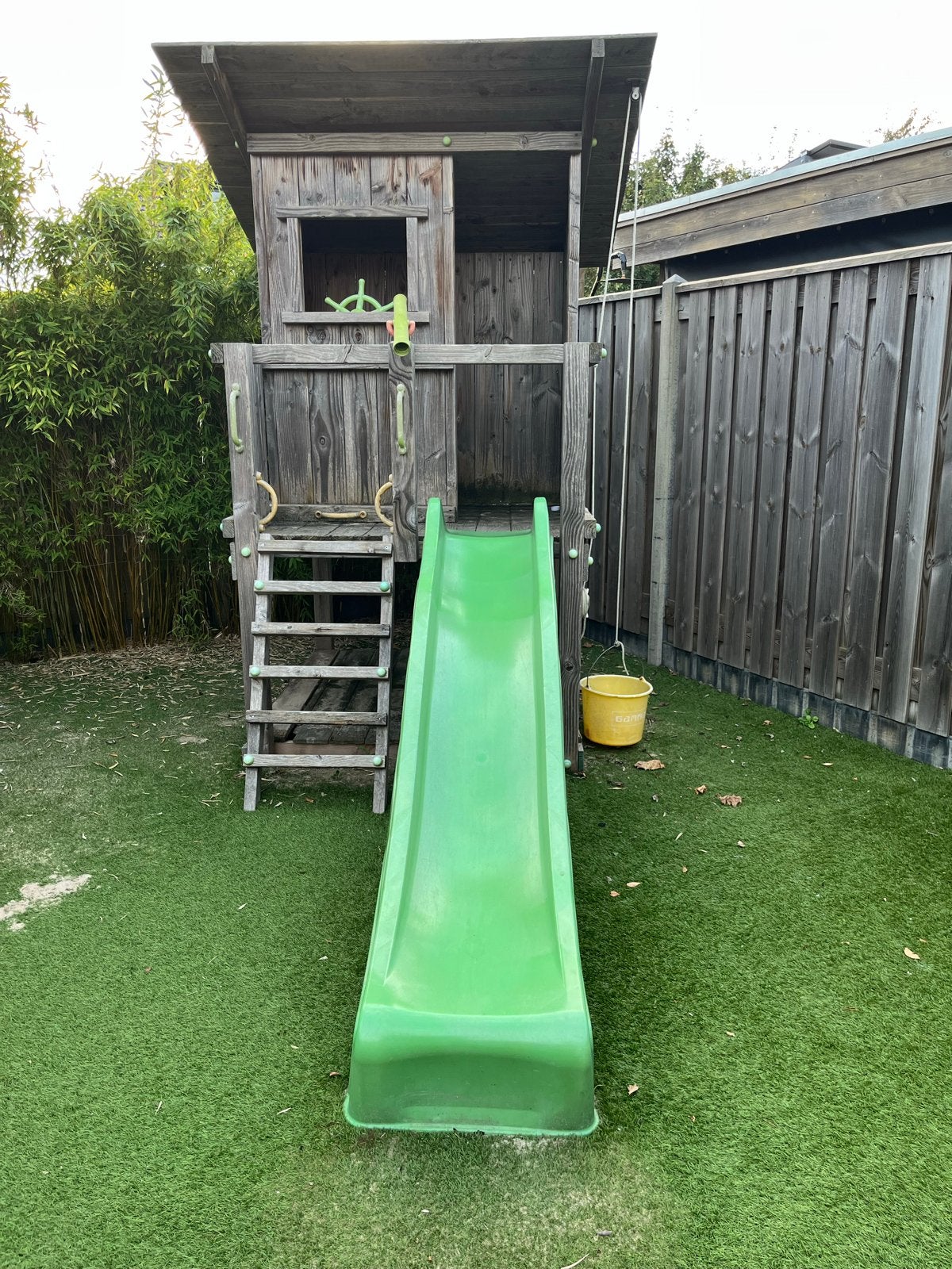 Blue Rabbit Beach Hut Douglas hout Speeltoren met Glijbaan, Kinderen en Baby's, Ophalen, Gebruikt, Glijbaan