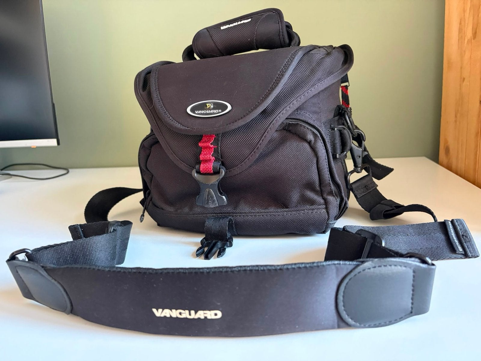 Camera tas Vanguard, Ophalen, Verstelbare indeling, Zwart, Schoudertas