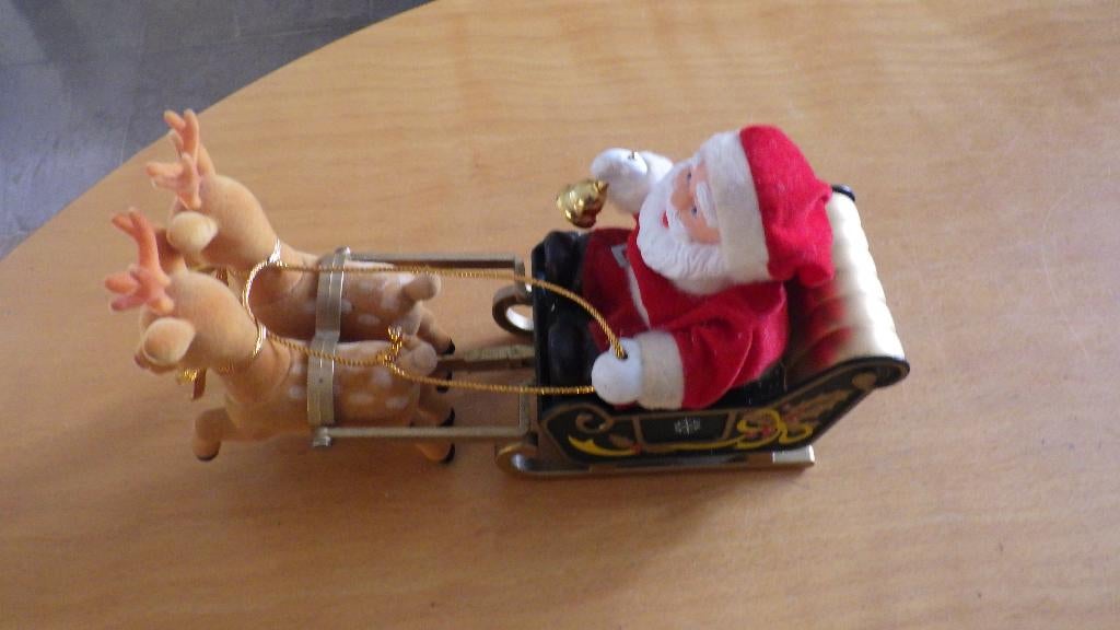 mooi muziekdoosje van kerstman op slee, Diversen, Kerst, Ophalen of Verzenden, Gebruikt