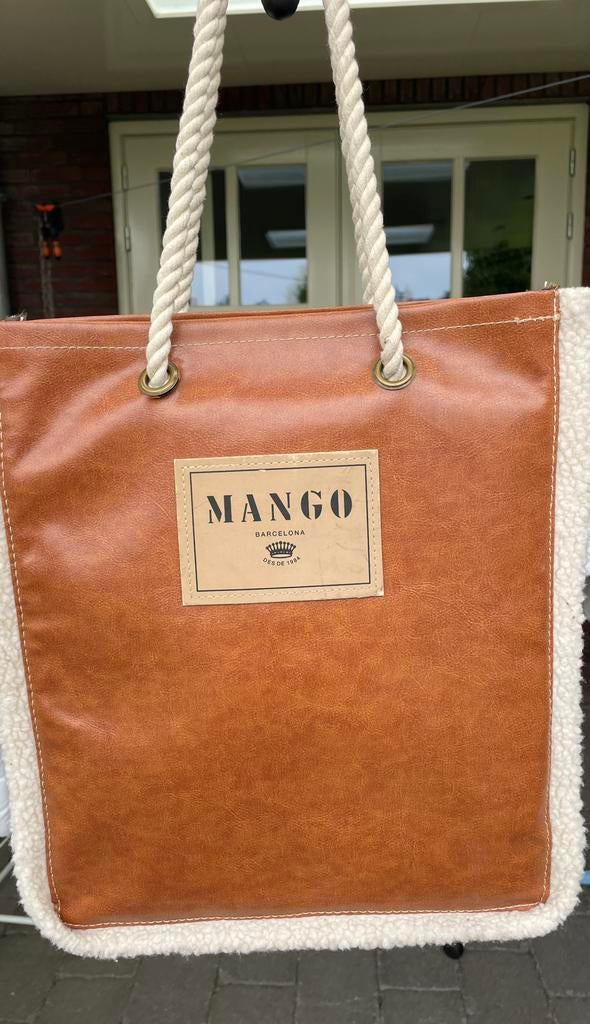 Mango bag. Of course its free. Used for a short time., Ophalen, Gebruikt, Bruin, 30 cm of meer