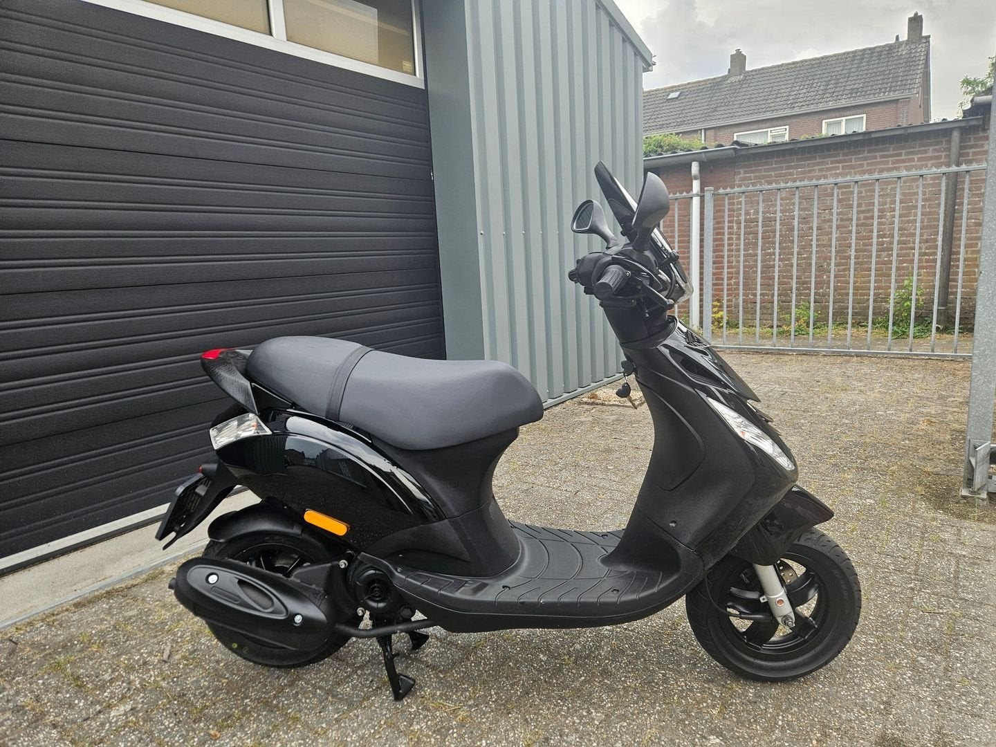 PIAGGIO ZIP 50 4T-2V SP LOOK BROM ZWART BJ 2013 ZWART 4352KM, Maximaal 45 km/u, Onbekend, Ophalen of Verzenden, Zo goed als nieuw