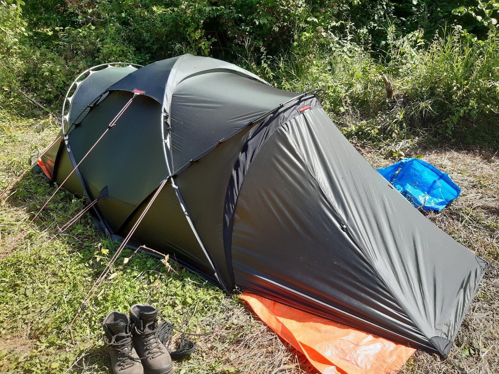 Hilleberg Tarra + footprint, Ophalen, Zo goed als nieuw, Tot en met 2