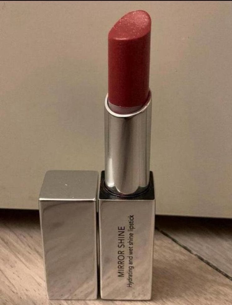 Douglas mirror shine hydrating and wet shine lipstick No.2, Ophalen of Verzenden, Zo goed als nieuw, Lippen, Make-up