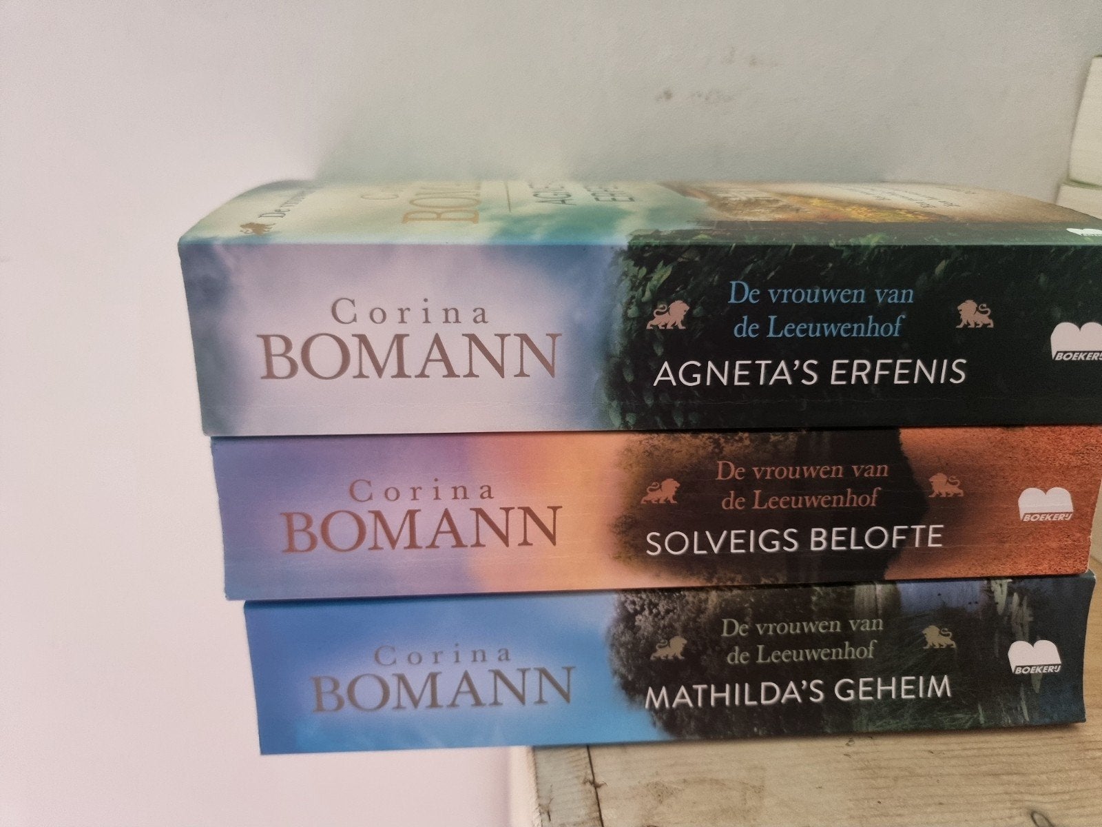 Corina Bomann - De vrouwen van de Leeuwenhof (3 boeken), Ophalen of Verzenden, Zo goed als nieuw
