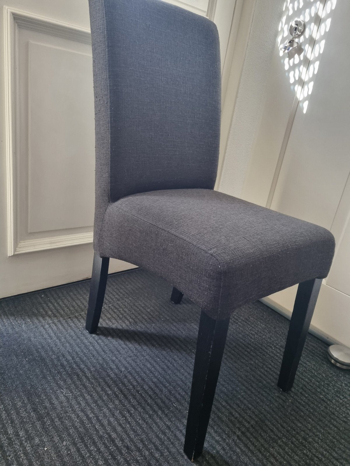 4x Moderne donkergrijze eetkamerstoelenl, Ophalen, Gebruikt, Vier, Modern