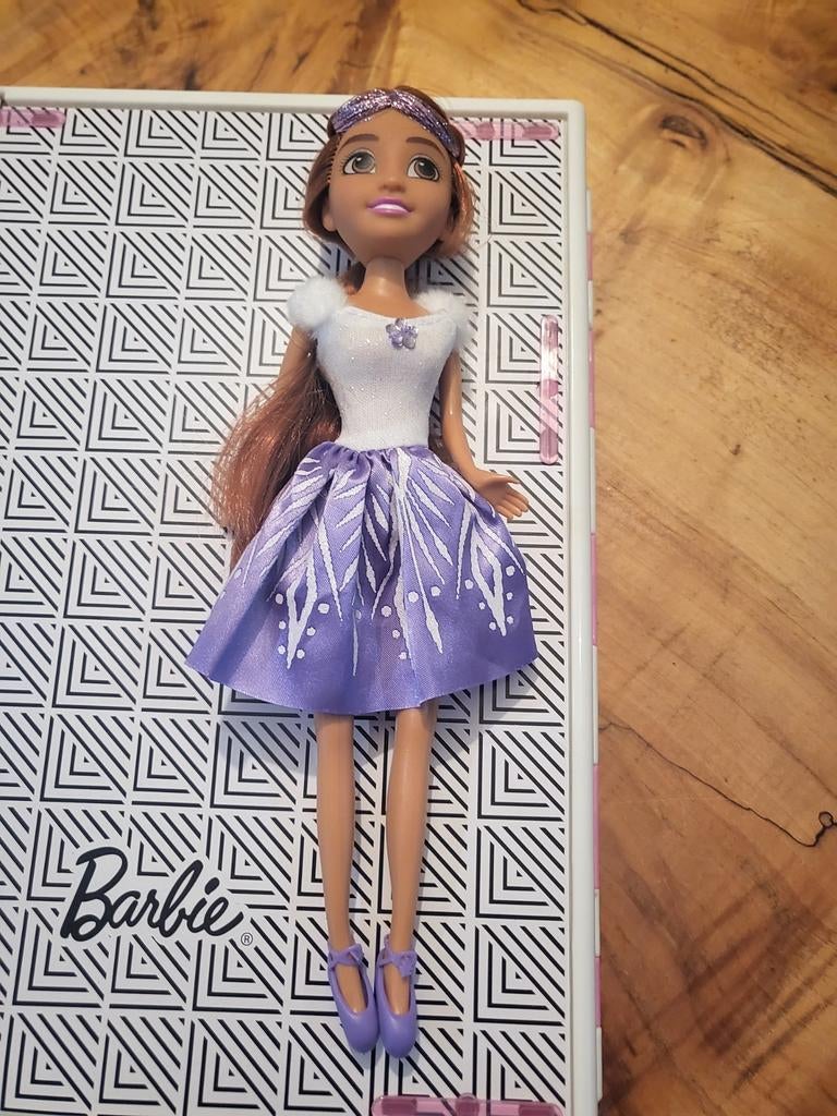 Barbie pop met paarse jurk en hoofdband, Ophalen of Verzenden, Gebruikt, Barbie