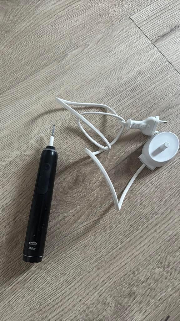 Oral B Pro 3 3500 black elektrische tandenborstel gebruikt, Ophalen of Verzenden, Zo goed als nieuw, Tandenborstel