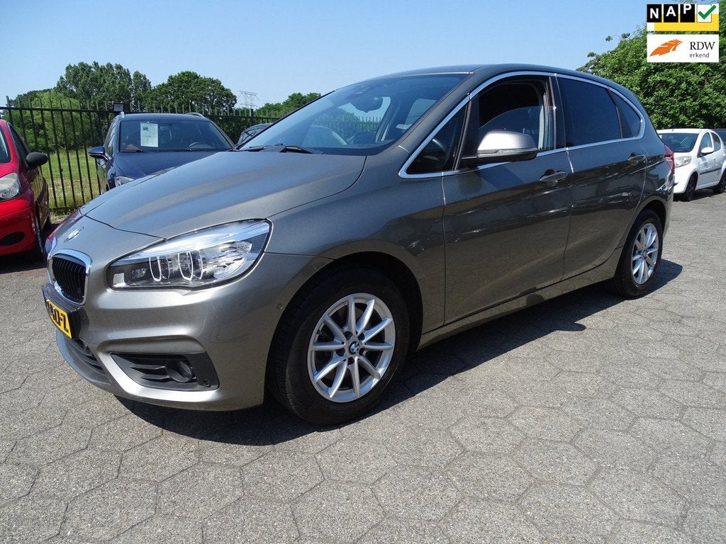 BMW 2-serie Active Tourer 218i Essential ECC/LEER/LMV/CAMERA, Auto's, BMW, Voorwielaandrijving, 136 pk, Gebruikt, Bedrijf