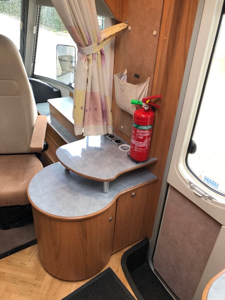 Foto 21 van AUTOMAAT Burstner i690 Elegance LAAG VASTBED 84.000km MOOI!!