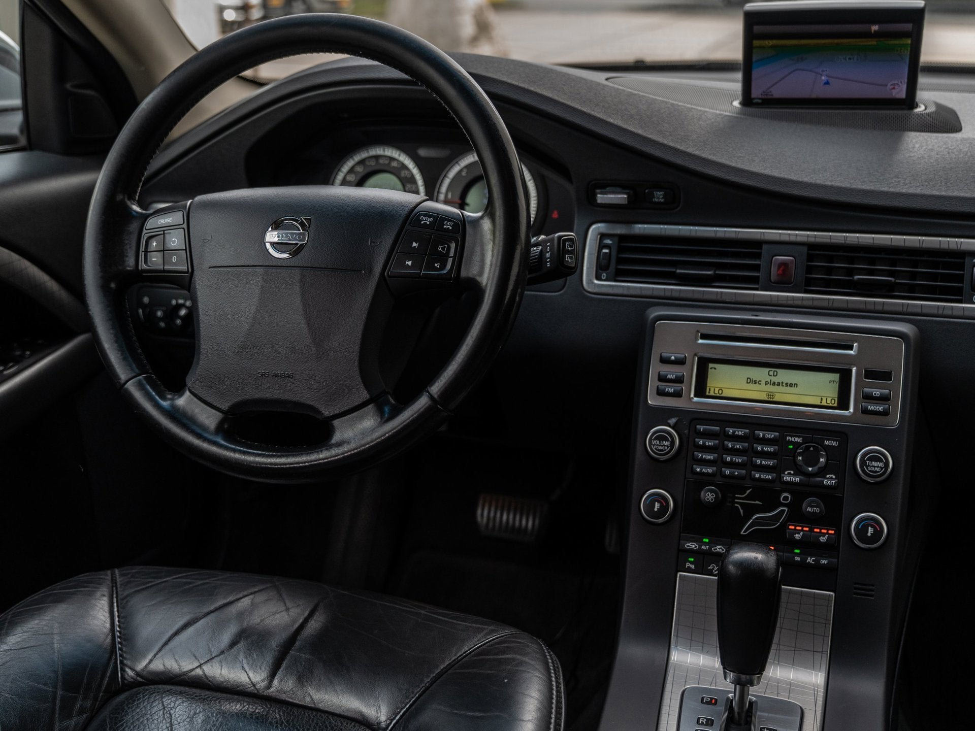 Volvo XC70 2.4 D5 Kinetic - AUTOMAAT - STOEL VERW - ZWART LE, Auto's, Volvo, Automaat, 1716 kg, Zwart, 197 €/maand