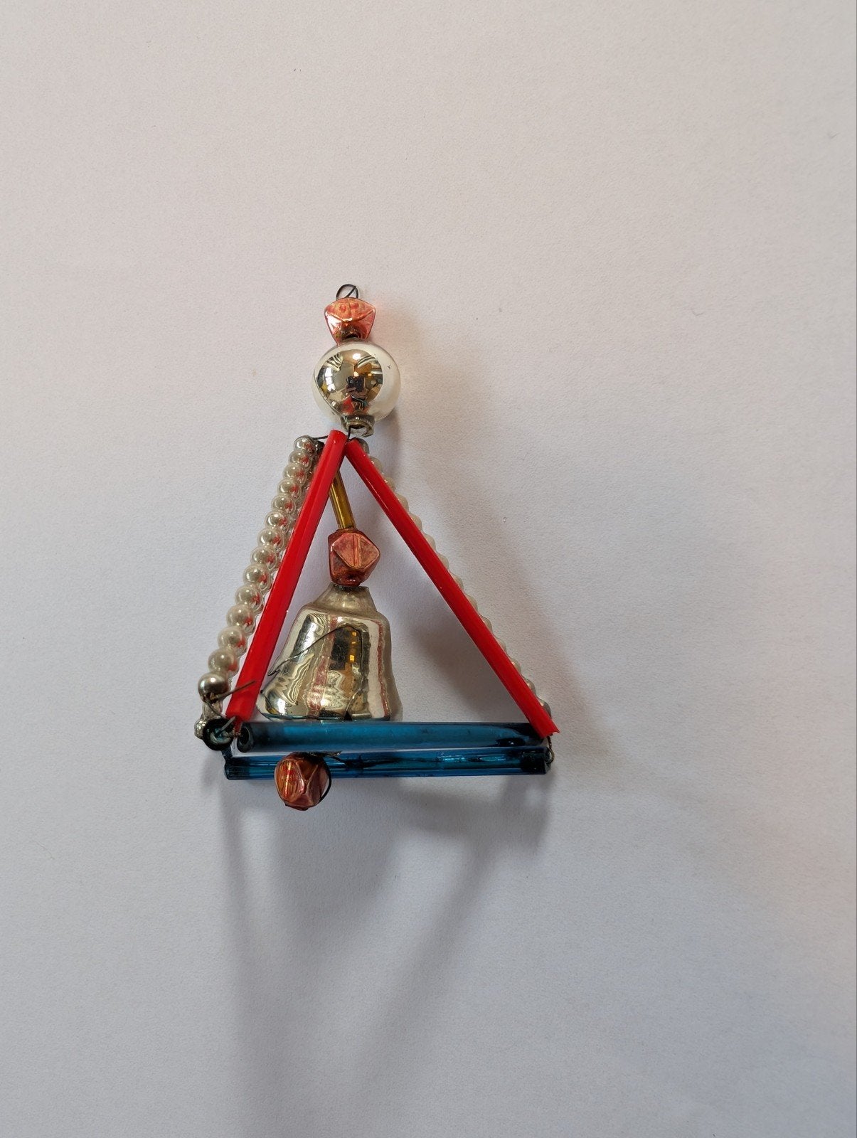 Te koop: oude kerstversiering, gablonzer triangel met bel, Ophalen of Verzenden, Gebruikt